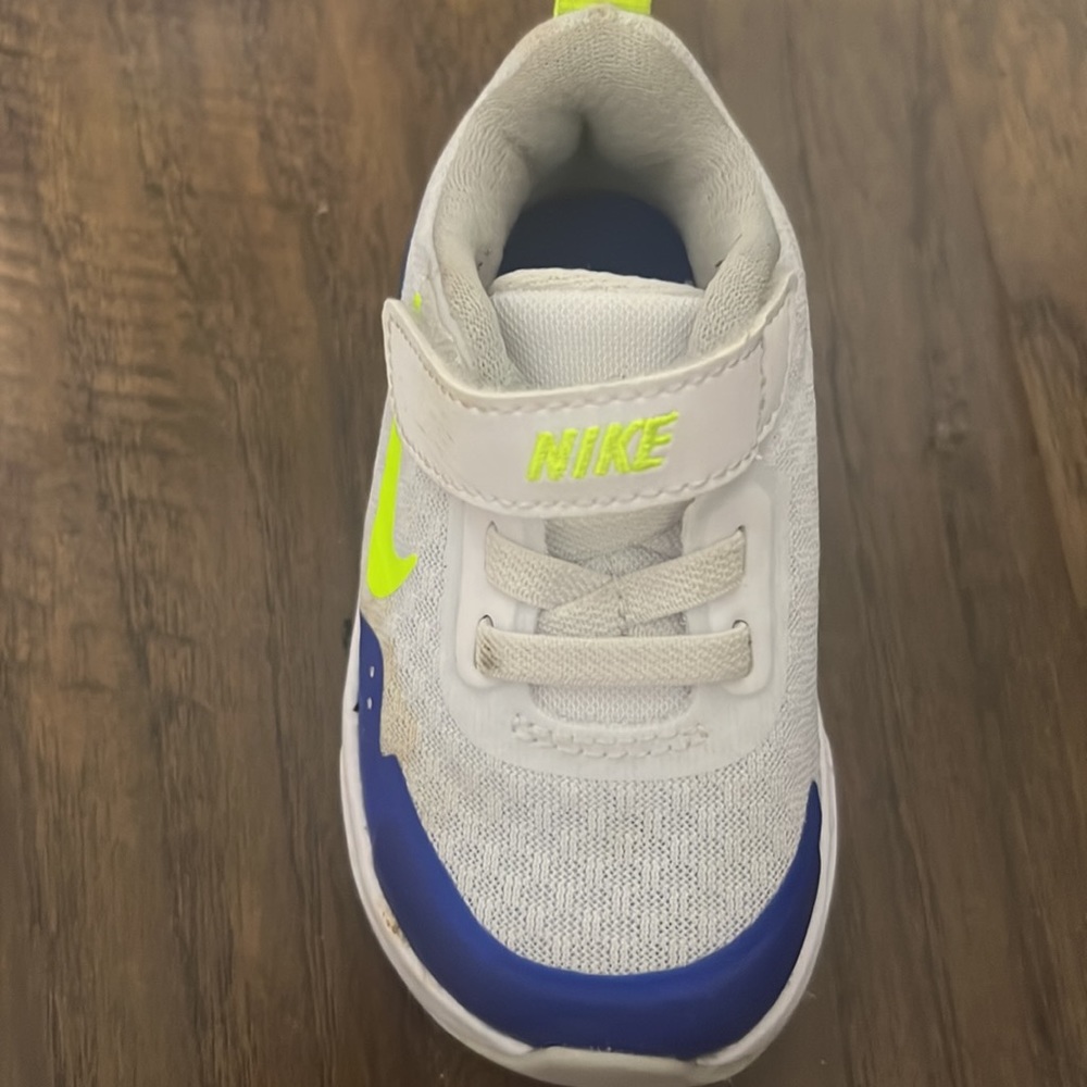 Baby Nike Velcro strap shoe - Picture 2 of 4